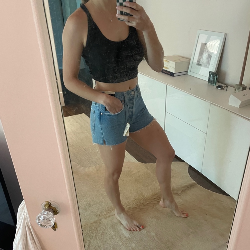 Levi’s 501 Jean Shorts - Picture 3 of 7